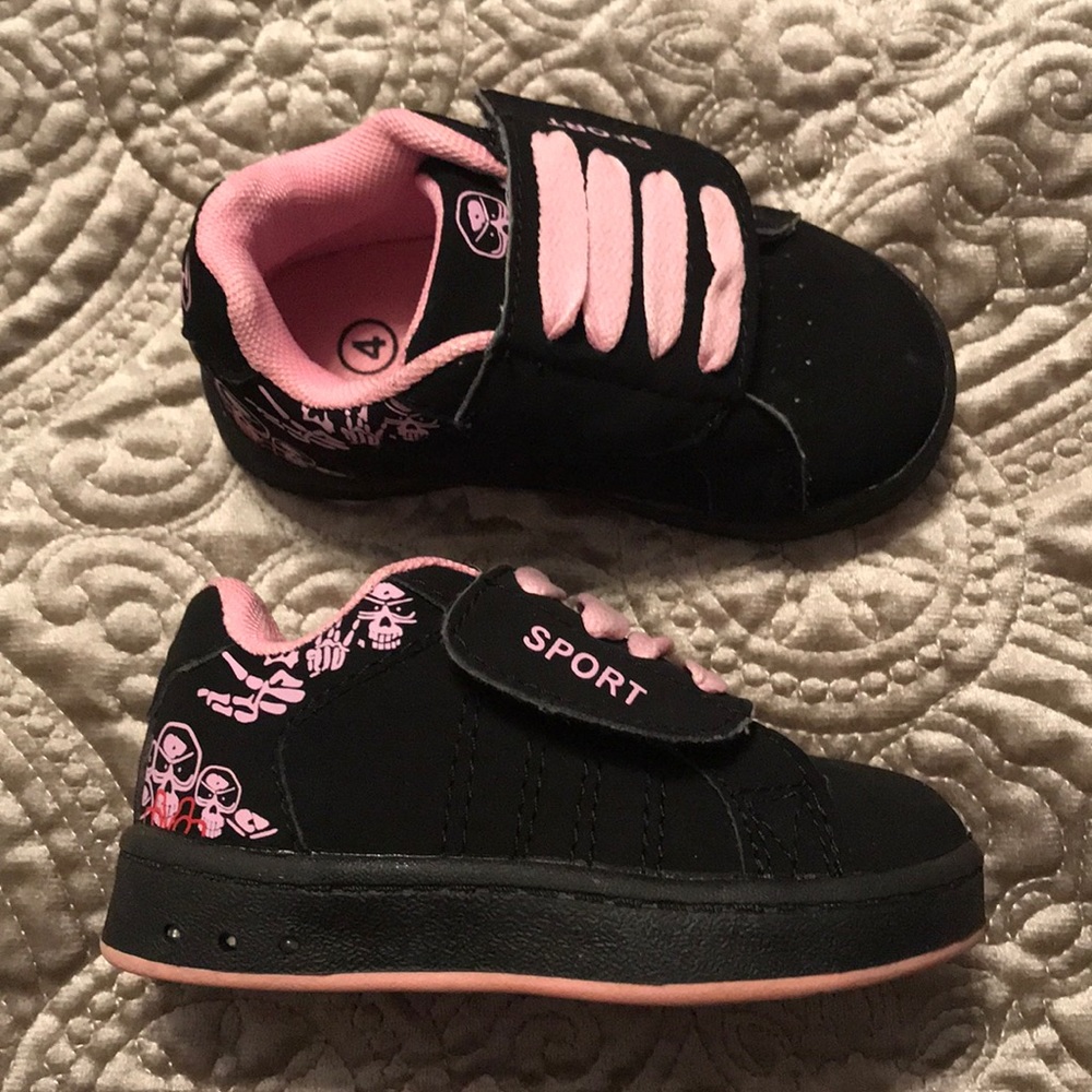 *LAST CHANCE* Size 4 Toddler skull shoes